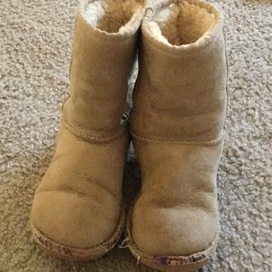 Girls size 1 uggs